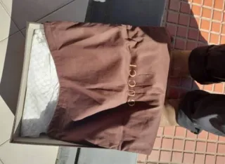 Stivali Gucci neri con borchie oro