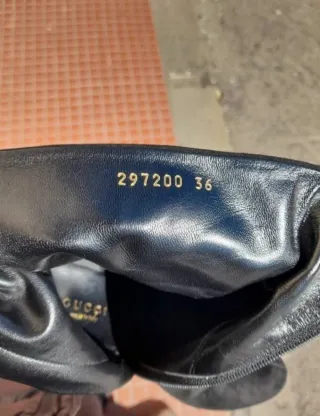 Stivali Gucci neri con borchie oro