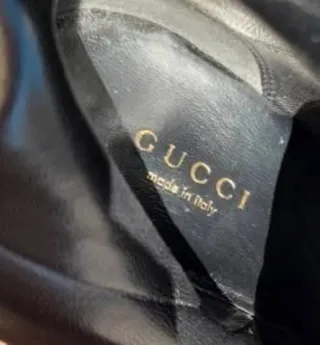 Stivali Gucci neri con borchie oro