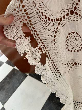 Colcha de ganchillo blanca