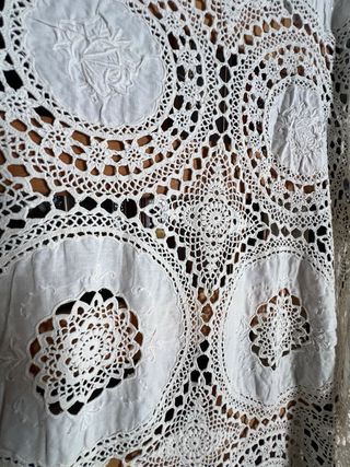 Colcha de ganchillo blanca