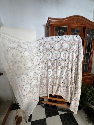 Colcha de ganchillo blanca