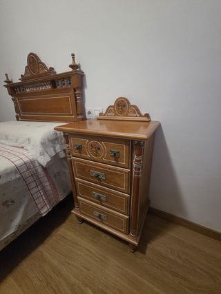 Dormitorio clásico de madera maciza completo