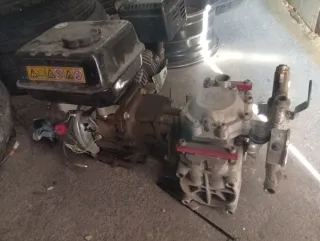 Motor con bomba de fumigar