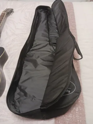 Guitarra Acústica Negra + Funda y Correa