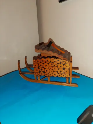 Slitta decorativa in legno