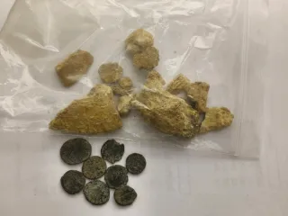 Monedas antiguas y lote arqueológico