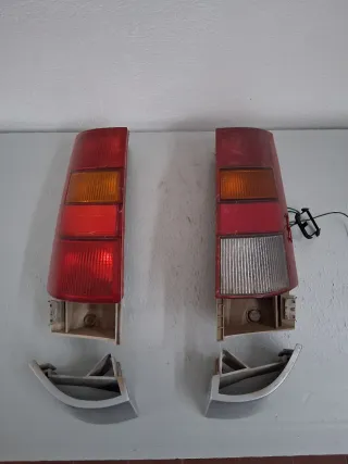 Faros, intermitentes pilotos traseros y mando R5