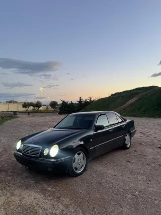 Mercedes-Benz E320 W210