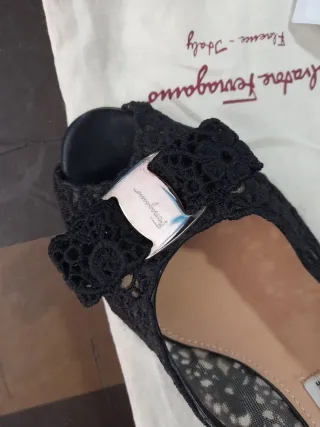 Tacchi opentoe Salvatore Ferragamo neri pizzo