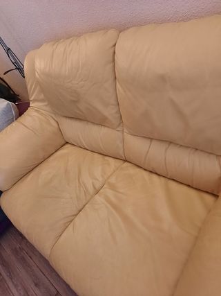 Sofá de piel 2 plazas beige