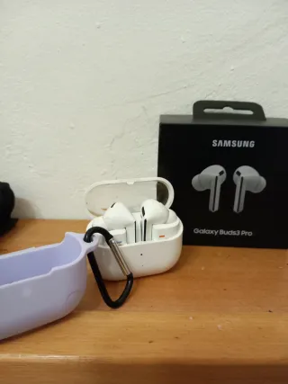Samsung Galaxy Buds3 Pro Blancos. Incluyo funda