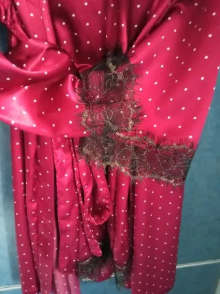 Conjunto bata y camisón lunares