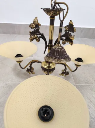 Lámpara de techo de cristal y metal