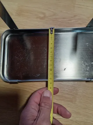 Bandeja metálica con ganchos