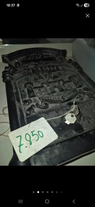 Buzón antiguo negro