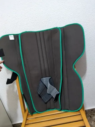 Rodillera ortopédica azul y verde