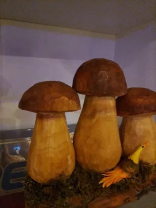Tris funghi legno scolpiti a mano