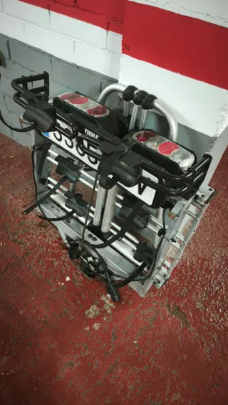 Portabicicletas Plegable Thule muy robusto para 4