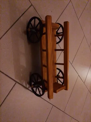 Carro in legno con ruote