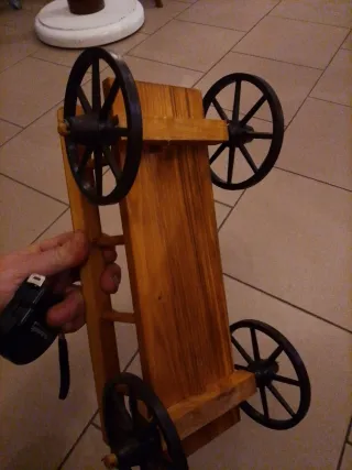 Carro in legno con ruote