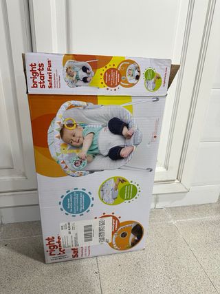 Hamaca para bebé con juguetes