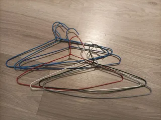 8 Perchas Metálicas de Colores