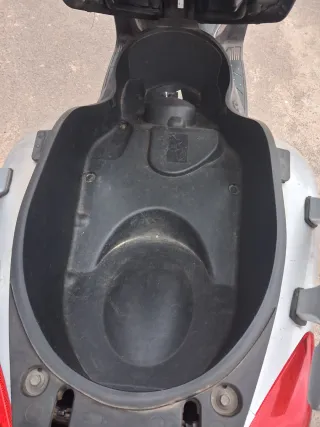 Yamaha Xmax 125cc gris con negro