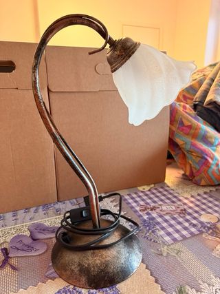 Lampada da tavolo design floreale