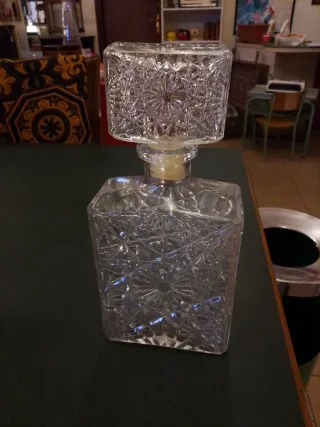 Bottiglia in cristallo decorata
