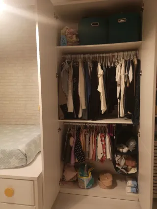 Cama nido con cajones armario y mesa de estudio.