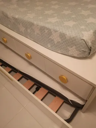Cama nido con cajones armario y mesa de estudio.