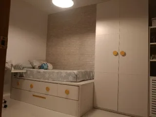 Cama nido con cajones armario y mesa de estudio.