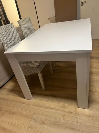 Mesa de comedor extensible blanca