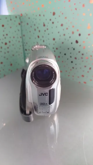 Videocámara JVC Plata y Blanca