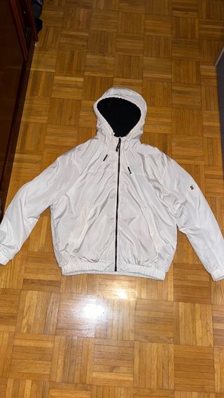 Chaqueta Blanca con Capucha