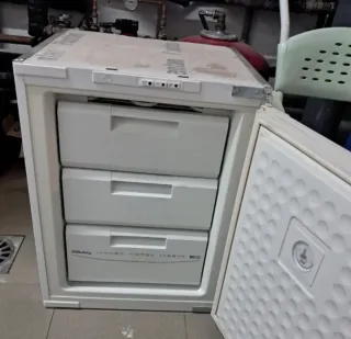 Congelador vertical panelable