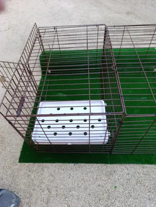 Jaula desmontable para perros.
