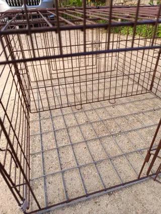 Jaula desmontable para perros.