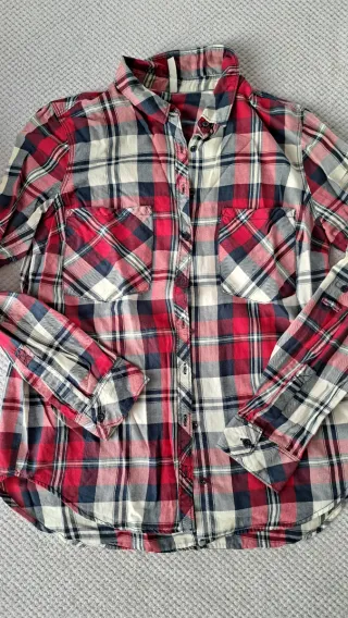 Camisa de cuadros roja y azul