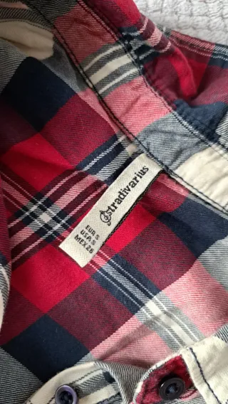 Camisa de cuadros roja y azul