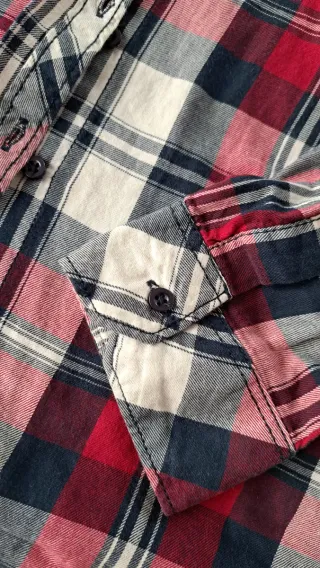 Camisa de cuadros roja y azul