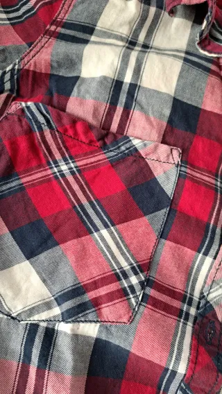 Camisa de cuadros roja y azul