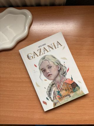 Libro “Gazania” de Sofía Parra