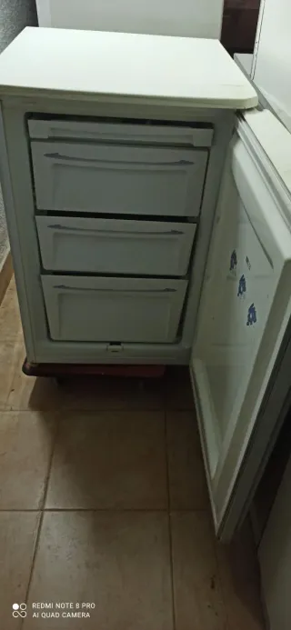 Congelador vertical bajo encimera