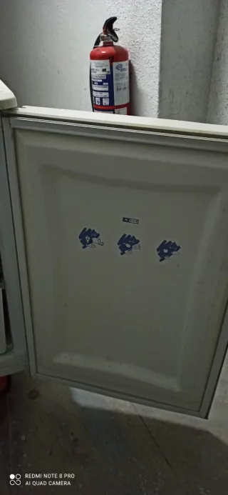 Congelador vertical bajo encimera