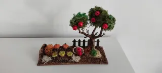 Árbol Decorativo Navideño con Manzanas