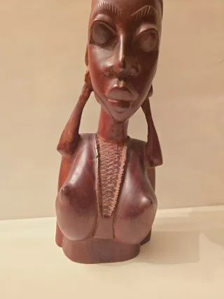 Statua in legno artigianale