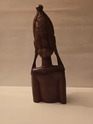 Statua in legno artigianale