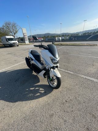 Moto Yamaha NMAX 125 Blanca